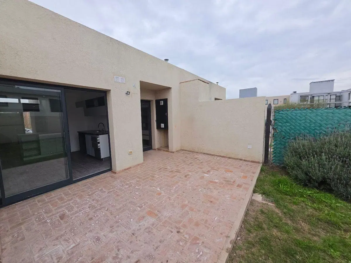 DUPLEX EN UNA PLANTA EN DOCTA BOULEVARD!!! 4