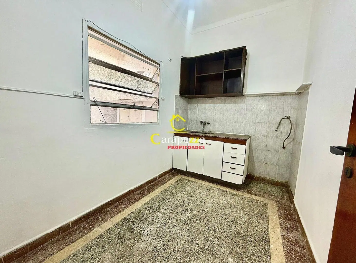 Departamento 2 Amb Planta Baja al Frente en Alquiler en Caseros / Sin Expensas . 2