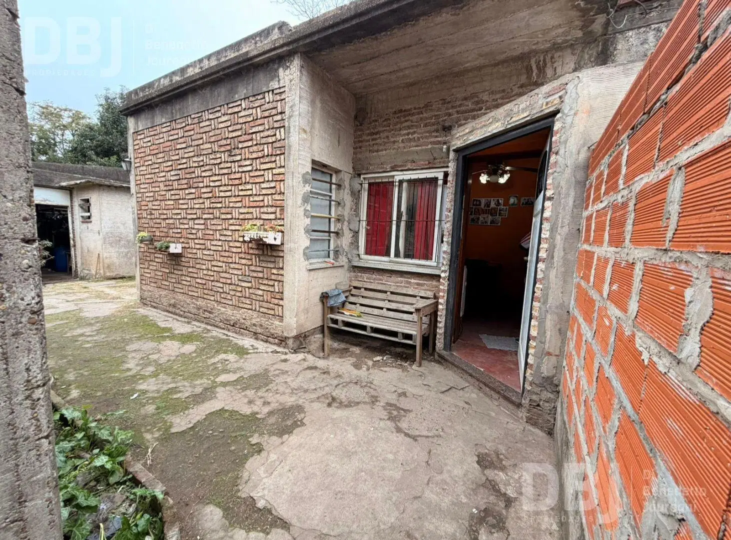 VENTA DE TERRENO 10x60 CON VIVIENDA 2 AMBIENTES EN EZPELETA OESTE 5