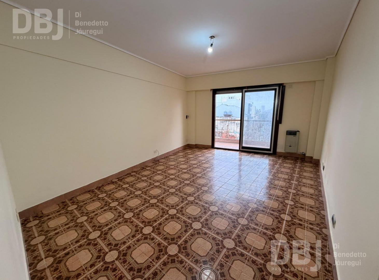Foto de VENTA DEPARTAMENTO 2 AMBIENTES EN FLORES, imagen 2