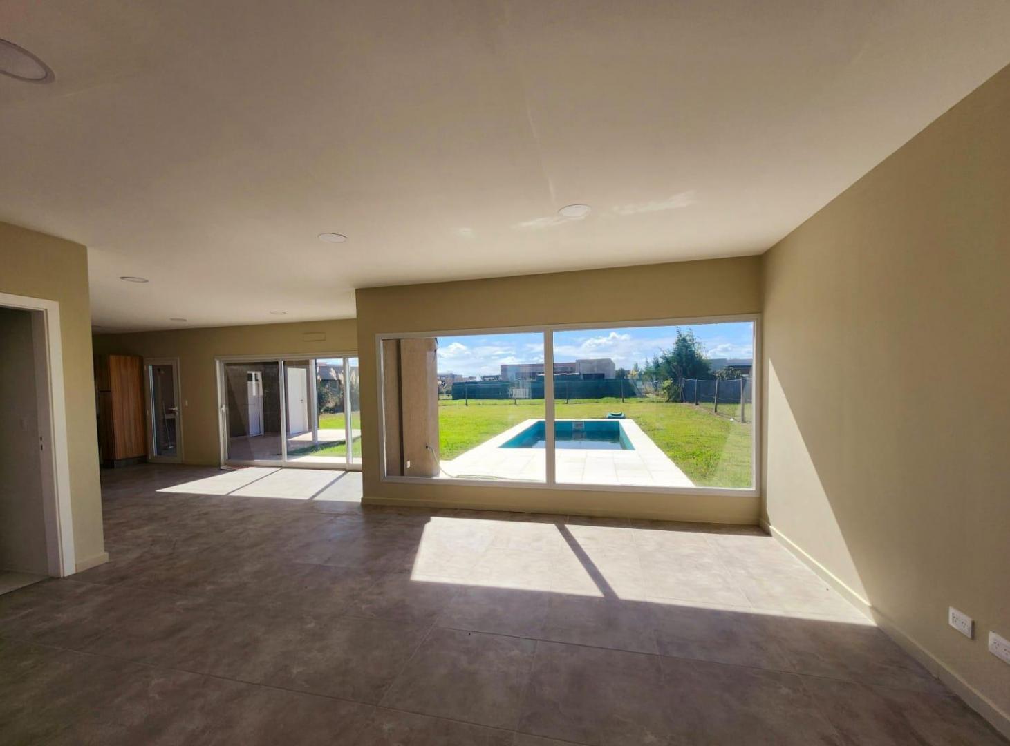 Foto de ALQUILER CASA SAN SEBASTIAN AREA 10 A ESTRENAR CON PILETA, imagen 4