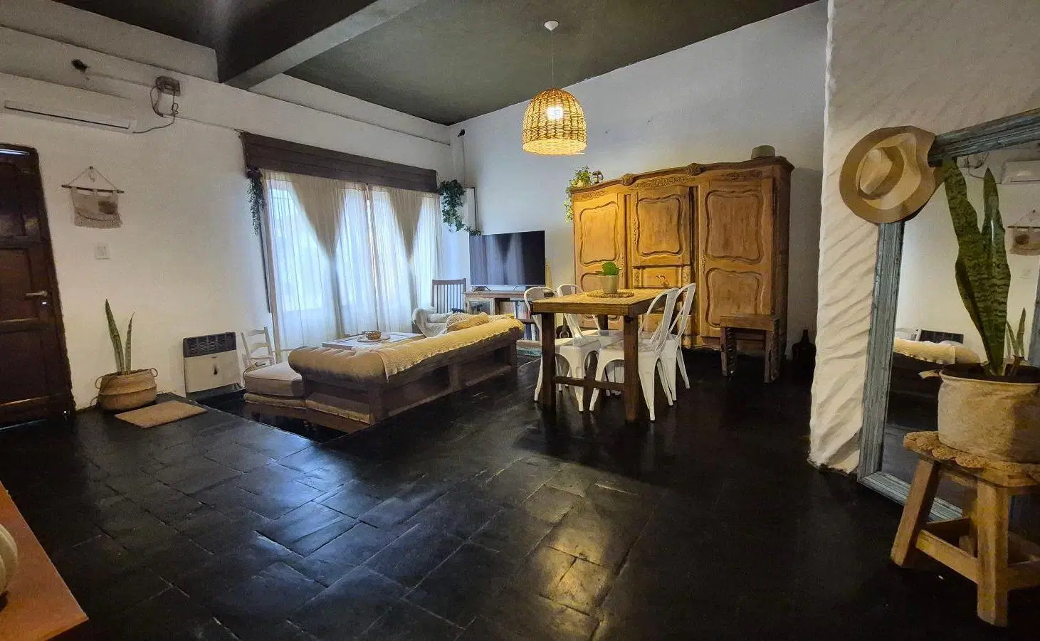 Venta de Propiedad Multifamiliar en San Fernando con 4 Unidades y Potencial de Desarrollo 2