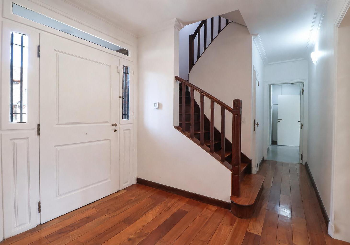 Foto de Casa de 6 amb con jardín, pileta y excelente orientación en Las Lomas, imagen 2
