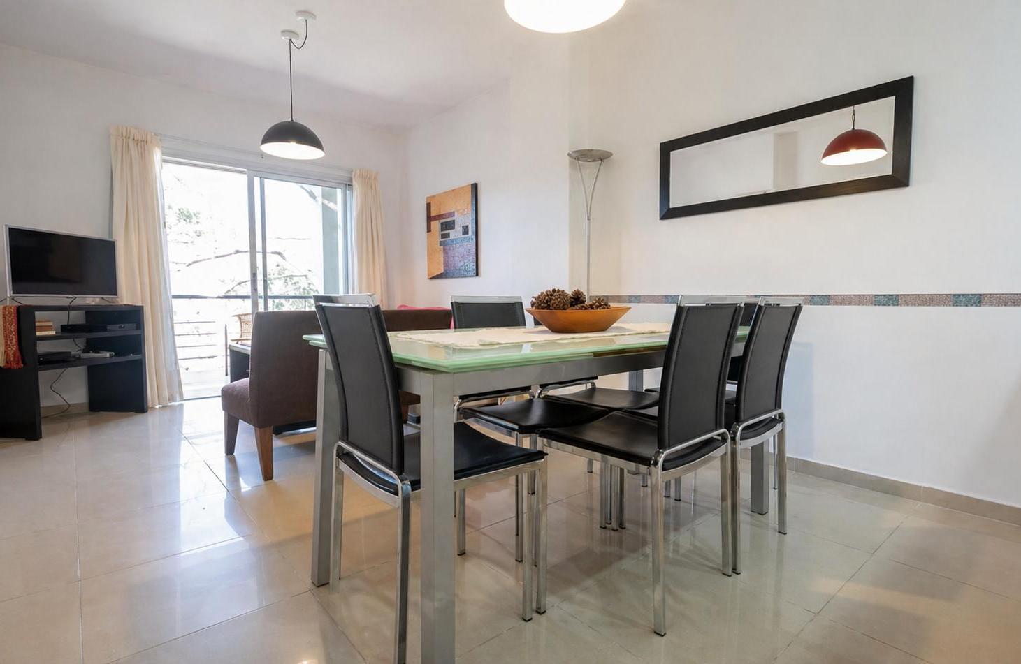 Foto de VENTA Departamento 3 ambientes amueblado + balcón con parrilla y cochera, imagen 1