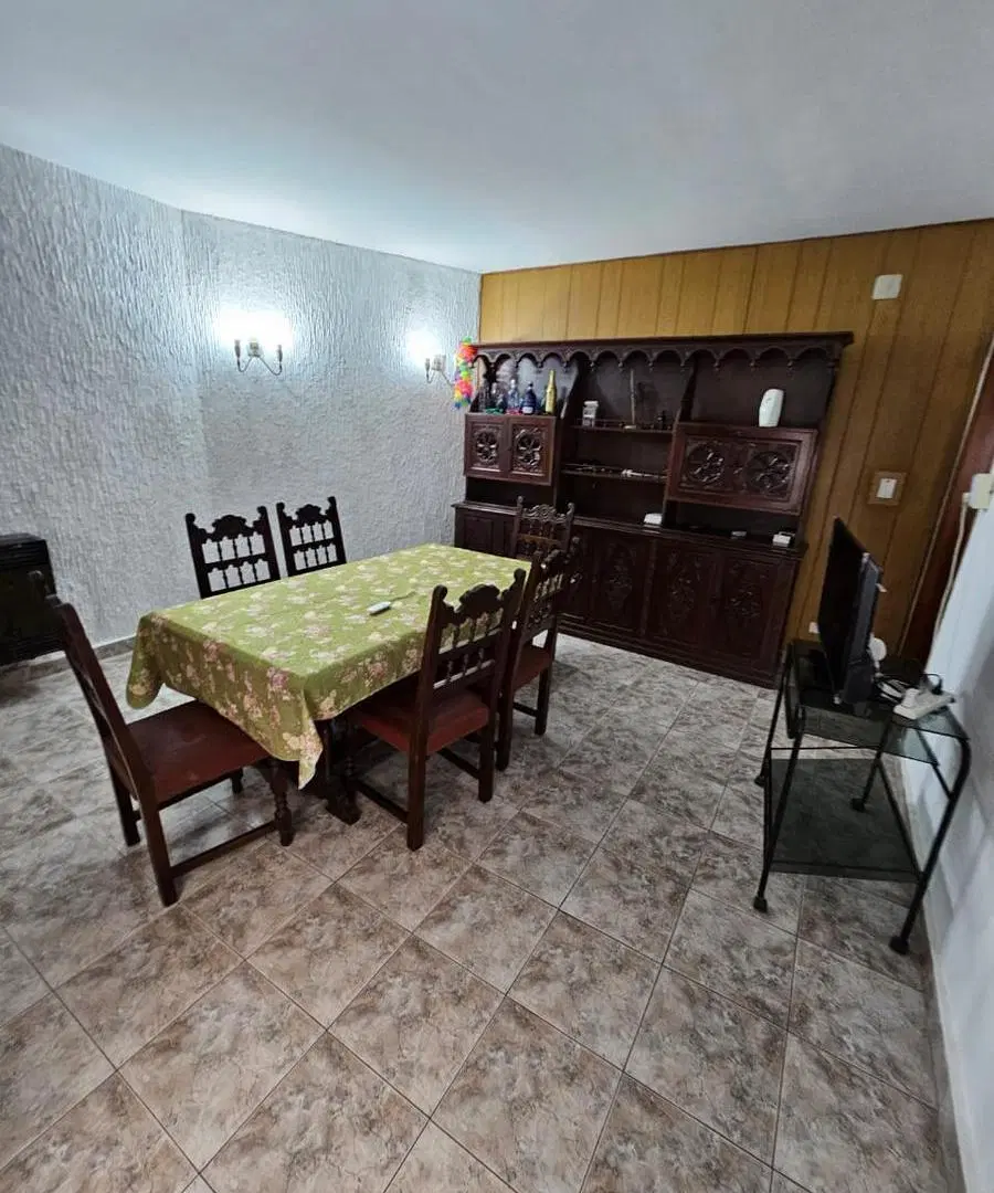 Casa en VENTA, 4 dormitorios, 2 Pisos, terraza, ambientes amplios, ARROYITO, ROSARIO, apta crédito 5