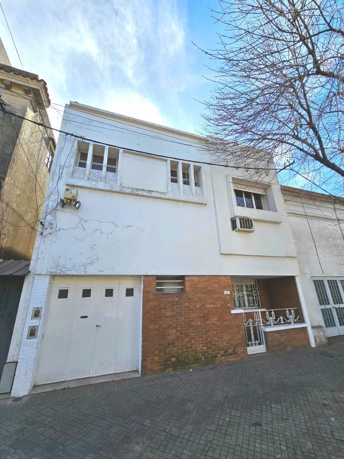 Casa en VENTA, 4 dormitorios, 2 Pisos, terraza, ambientes amplios, ARROYITO, ROSARIO, apta crédito