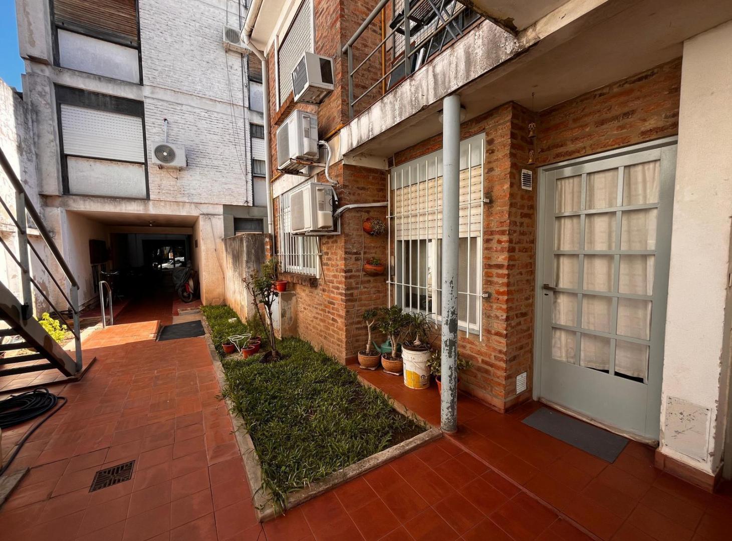 Departamento de pasillo EN VENTA, de 1 dormitorio, barrio ABASTO, ROSARIO