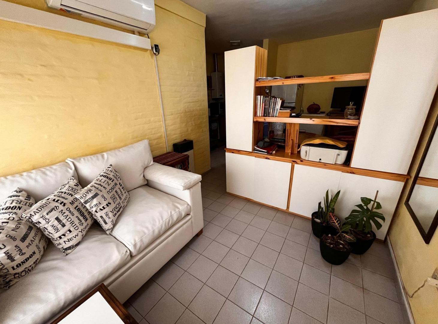 Foto de Departamento de pasillo EN VENTA, de 1 dormitorio, barrio ABASTO, imagen 2