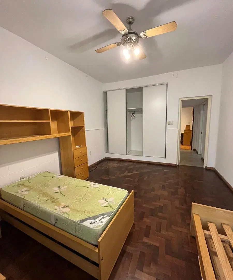 Casa en ALQUILER de 3 dormitorios, jardín con pileta y quincho! Barrio Alberdi 4