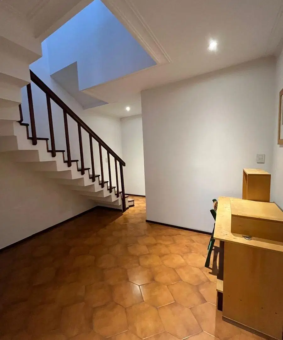 Casa en ALQUILER de 3 dormitorios, jardín con pileta y quincho! Barrio Alberdi 3