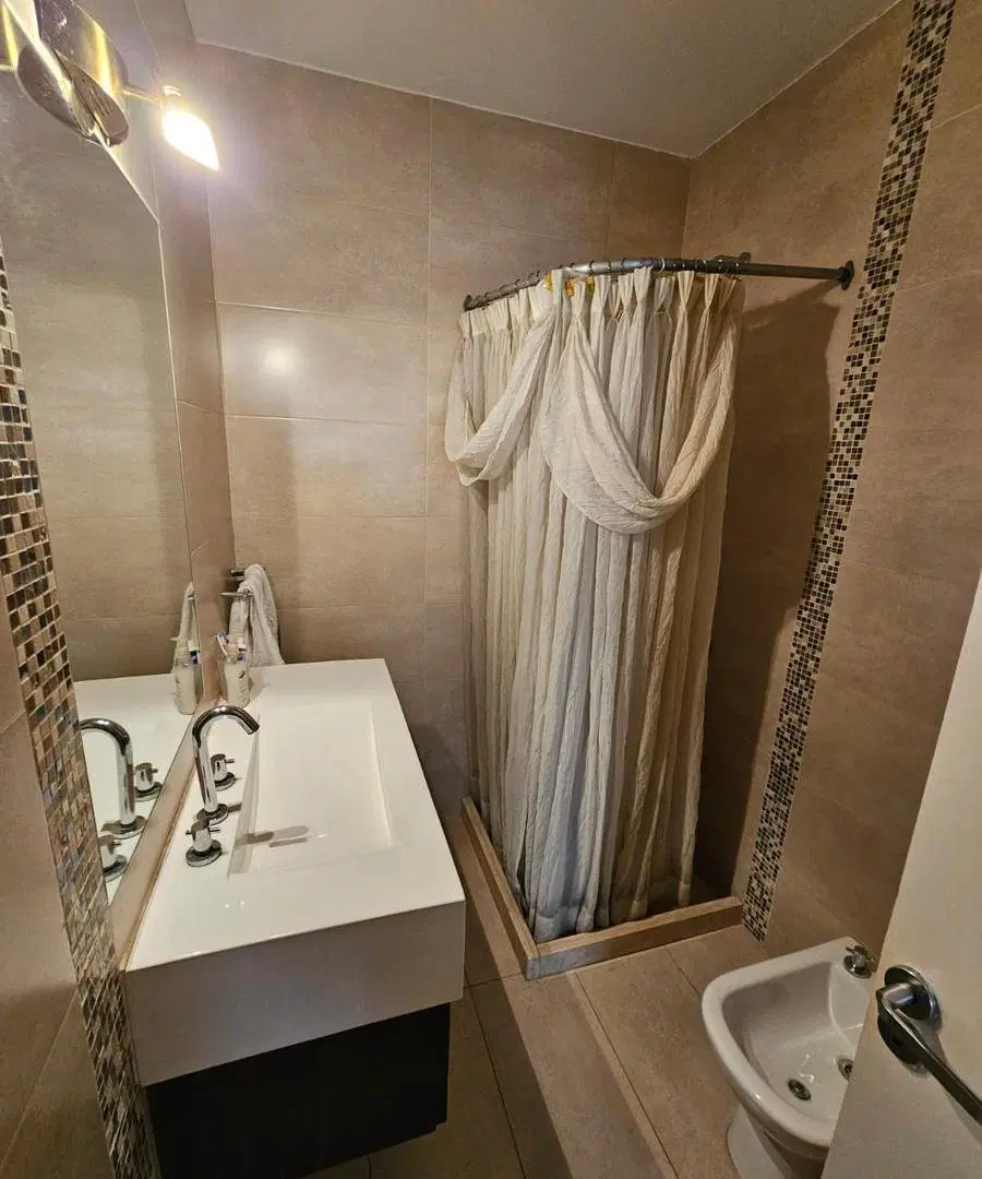 Casa en ALQUILER de 3 dormitorios, jardín con pileta y quincho! Barrio Alberdi 2