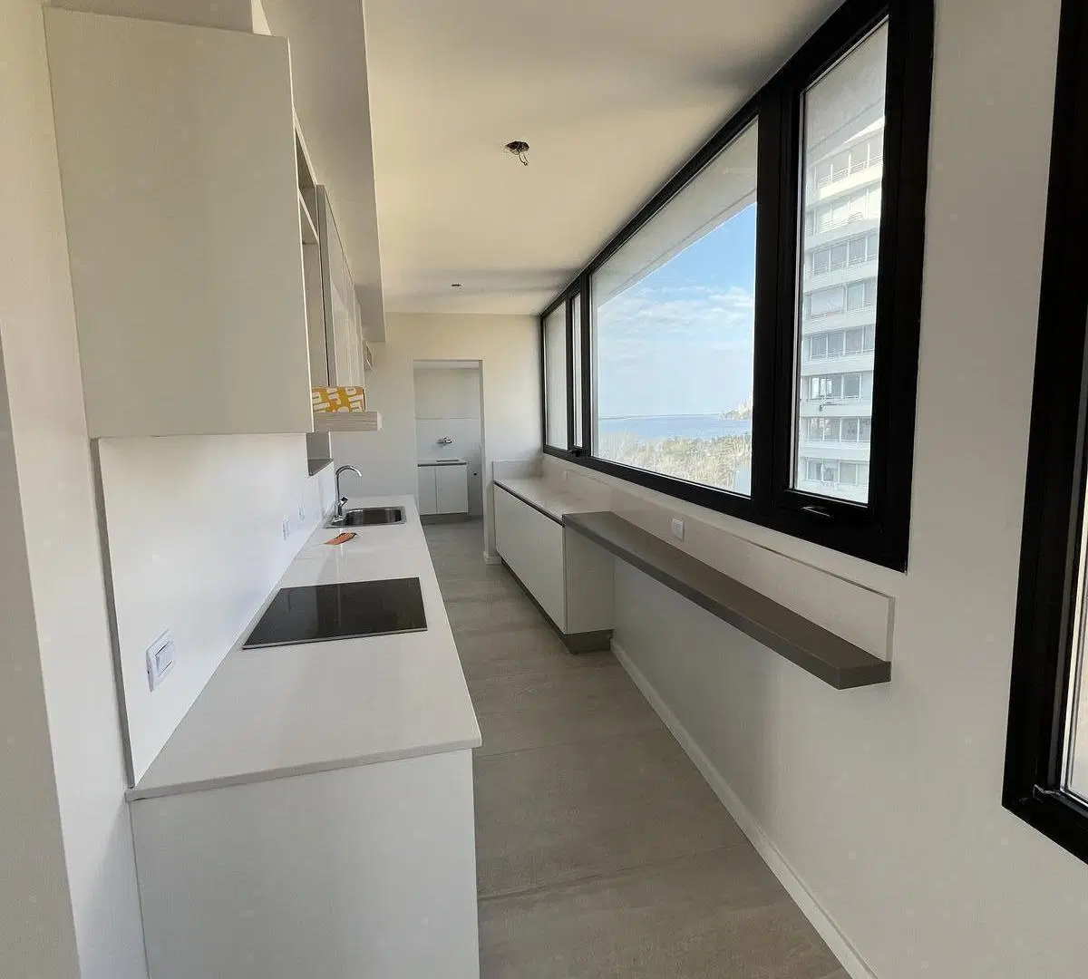 Departamento EN ALQUILER C/COCHERA, 2 dormitorios, balcón con vista panorámica al Rio Paraná 3