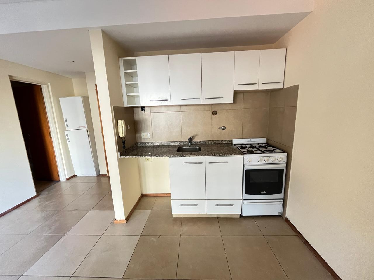 Foto de Departamento EN ALQUILER, monoambiente divisible, CON BALCON AL FRENTE., imagen 5
