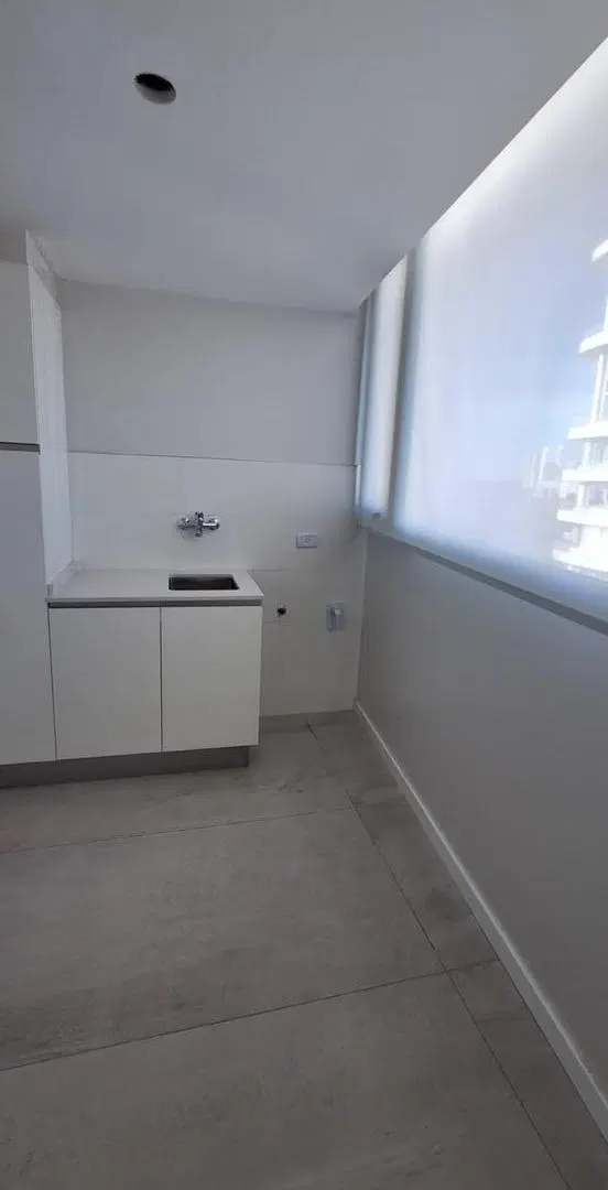 Departamento premium EN ALQUILER C/COCHERA, 2 dormitorios, balcón con vista panorámica al Rio Paraná 2