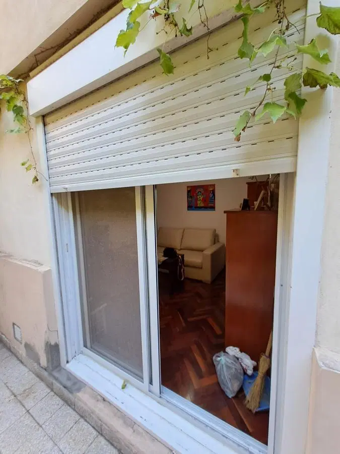 Departamento EN VENTA, de 2 dormitorios, en barrio martin, ALEM 1300, com 2 patios!! 4