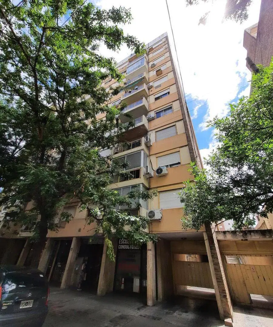 Departamento EN VENTA, de 2 dormitorios, en barrio martin, ALEM 1300, com 2 patios!! 5