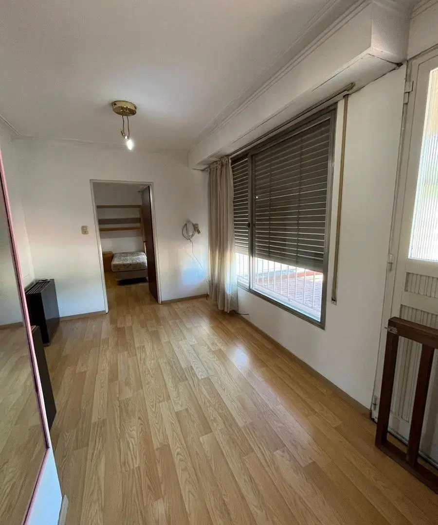 Casa en VENTA de 3 dormitorios, jardín con pileta y quincho! Barrio Alberdi 8