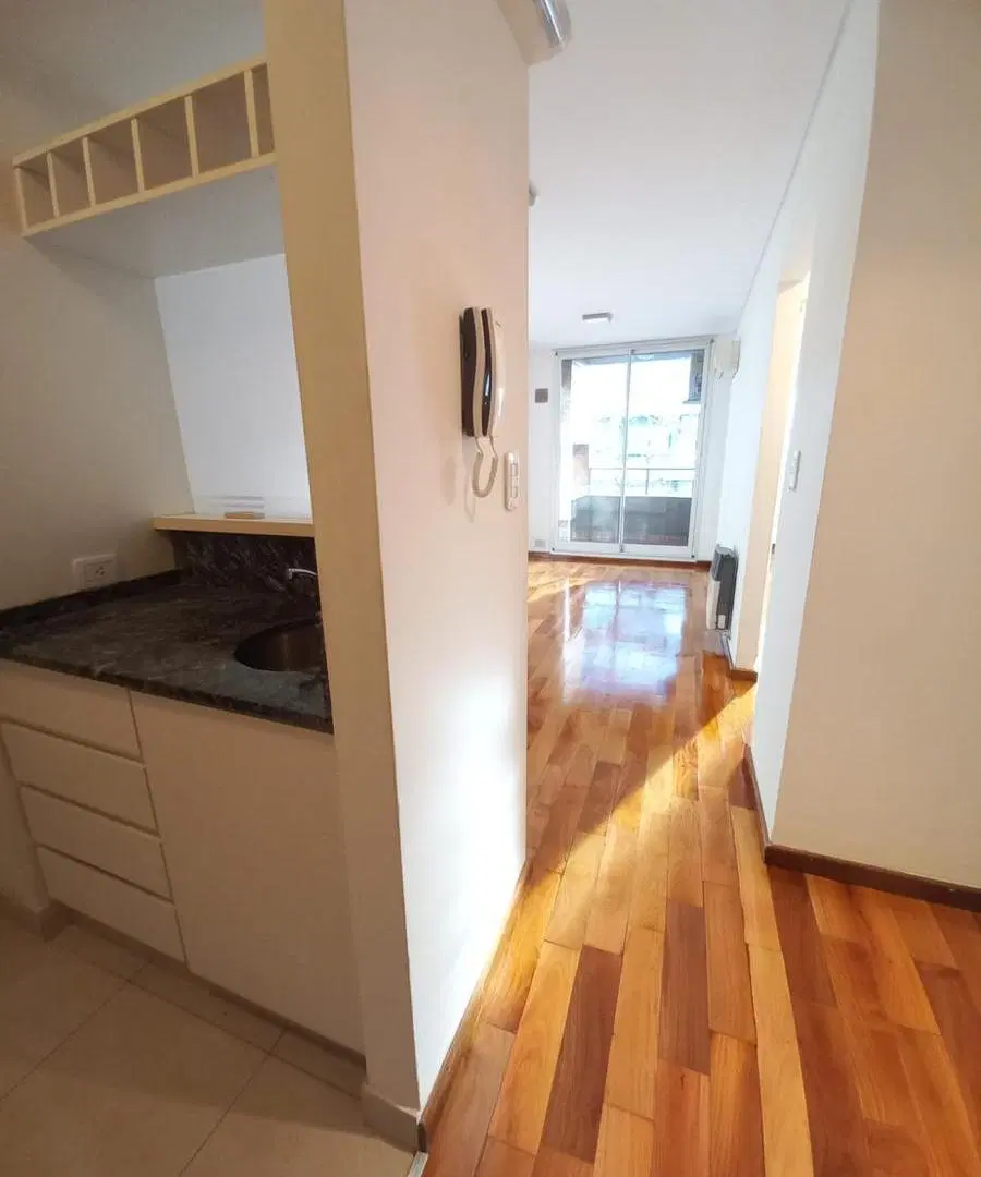 Departamento CON COCHERA en  ALQUILER, 1 dormitorio, balcón c/parrillero al frente. 4