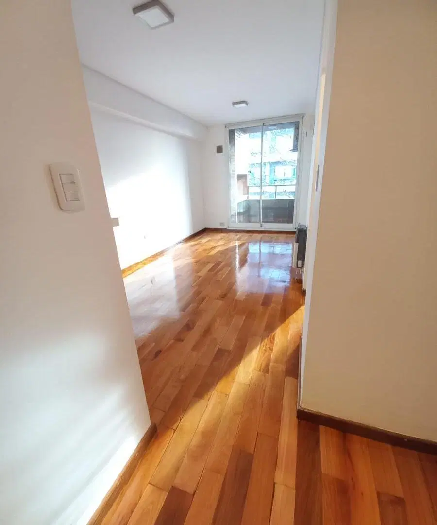 Departamento CON COCHERA en  ALQUILER, 1 dormitorio, balcón c/parrillero al frente. 3