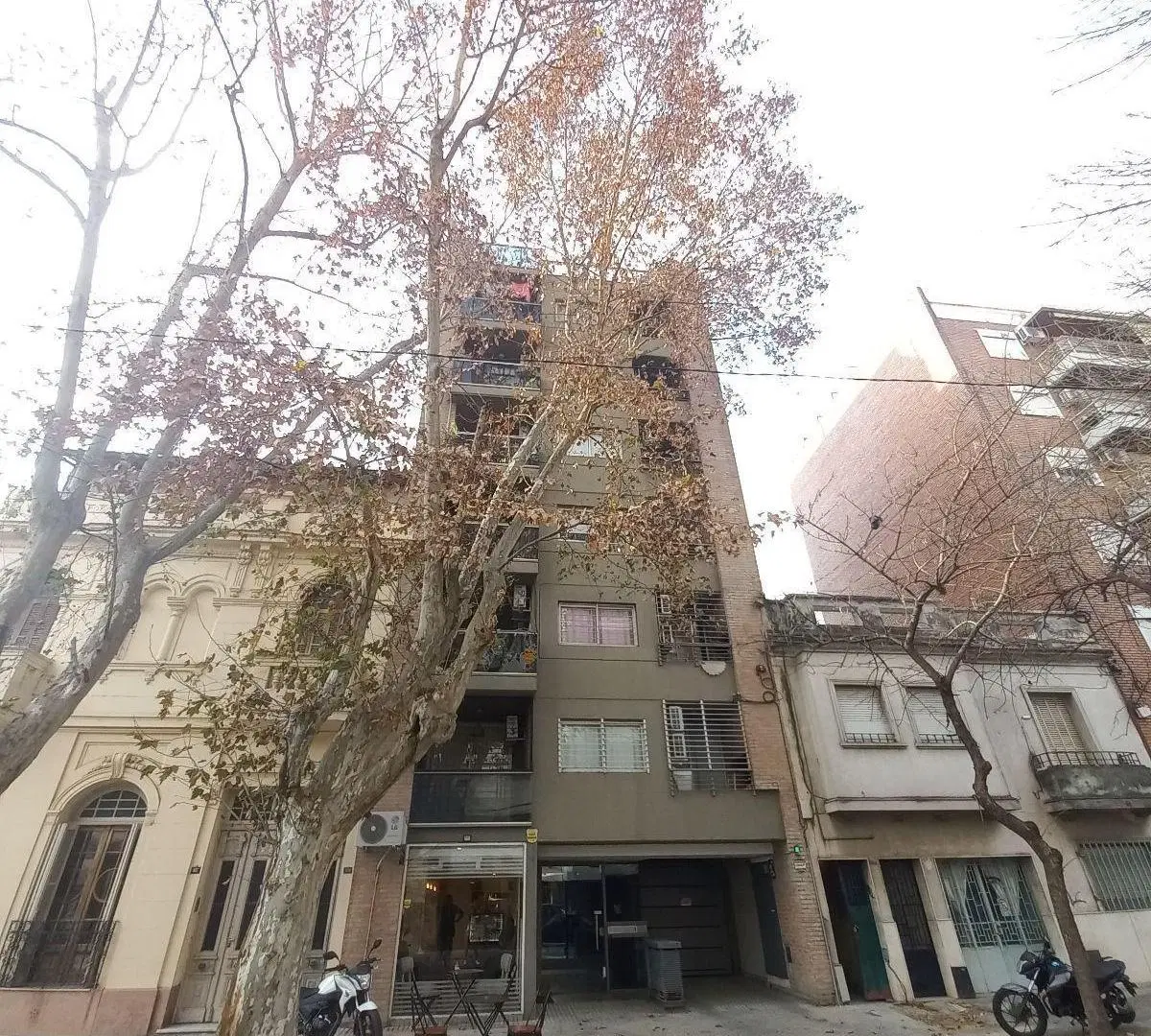 Departamento CON COCHERA en  ALQUILER, 1 dormitorio, balcón c/parrillero al frente. 5