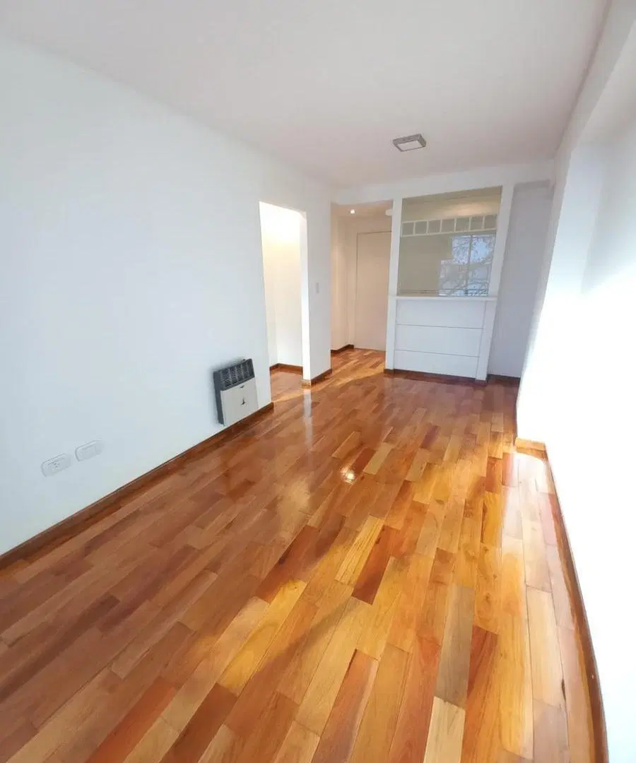 Departamento CON COCHERA en  ALQUILER, 1 dormitorio, balcón c/parrillero al frente. 2