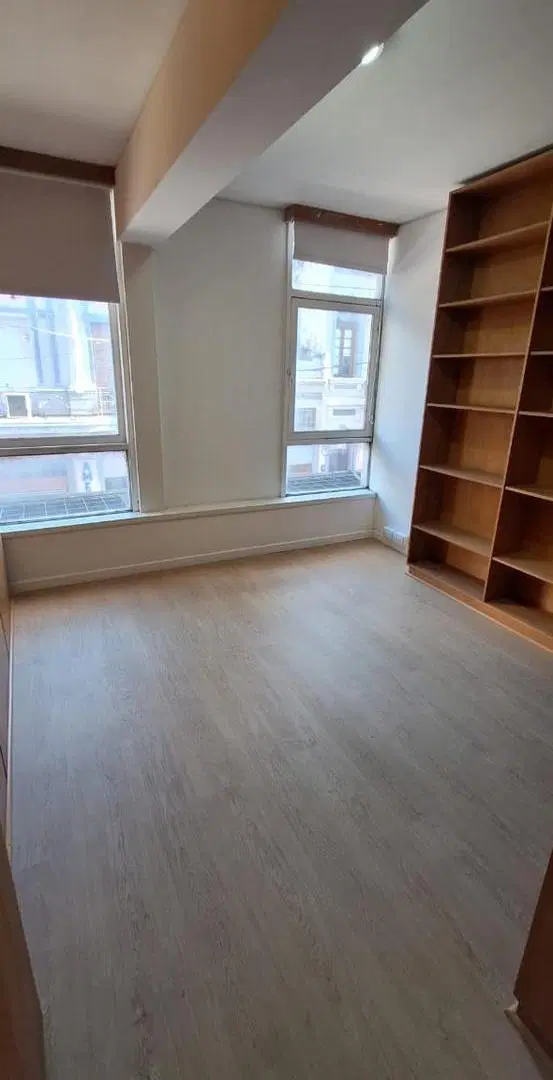 OFICINA EN VENTA, Corrientes y Urquiza, con COCINA Y BAÑO PRIVADO. Seguridad 24 hs 5