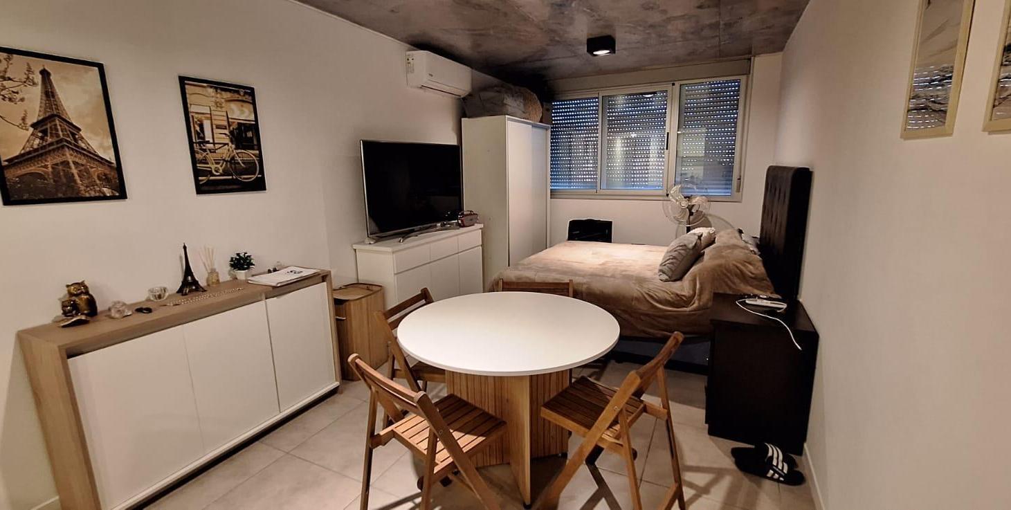 Foto de Monoambiente en VENTA, MORENO Y MONTEVIDEO, luminoso orientación ESTE, sin balcón, imagen 1