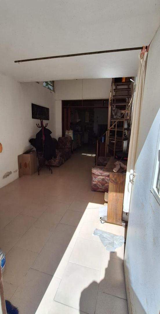 Foto de Casa de pasillo en venta, A RECICLAR, de 3 dormitorios, 2 baños, patio, imagen 4