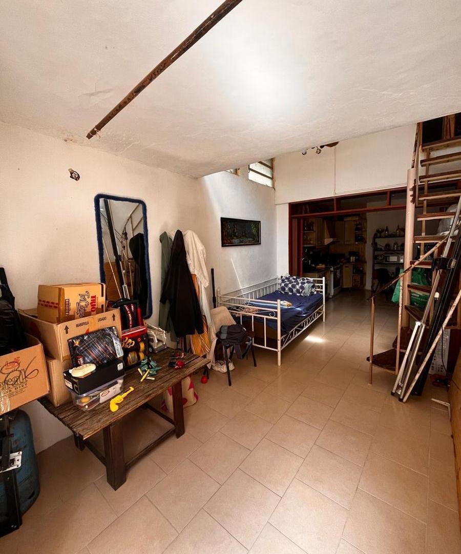 Foto de Casa de pasillo en venta, A RECICLAR, de 3 dormitorios, 2 baños, patio, imagen 2
