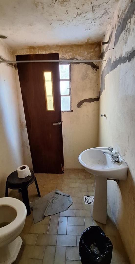 Foto de Casa de pasillo en venta, A RECICLAR, de 3 dormitorios, 2 baños, patio, imagen 5