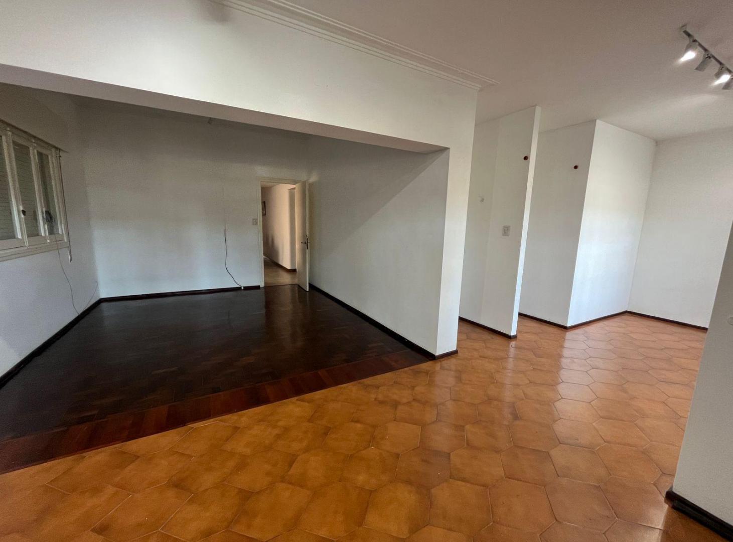 Foto de Casa en VENTA de 3 dormitorios, jardín con pileta y quincho! Barrio, imagen 3