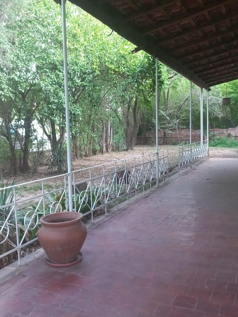 ANTIGUA CASONA FRENTE AL LATERAL DEL SHOPPING RIVERA