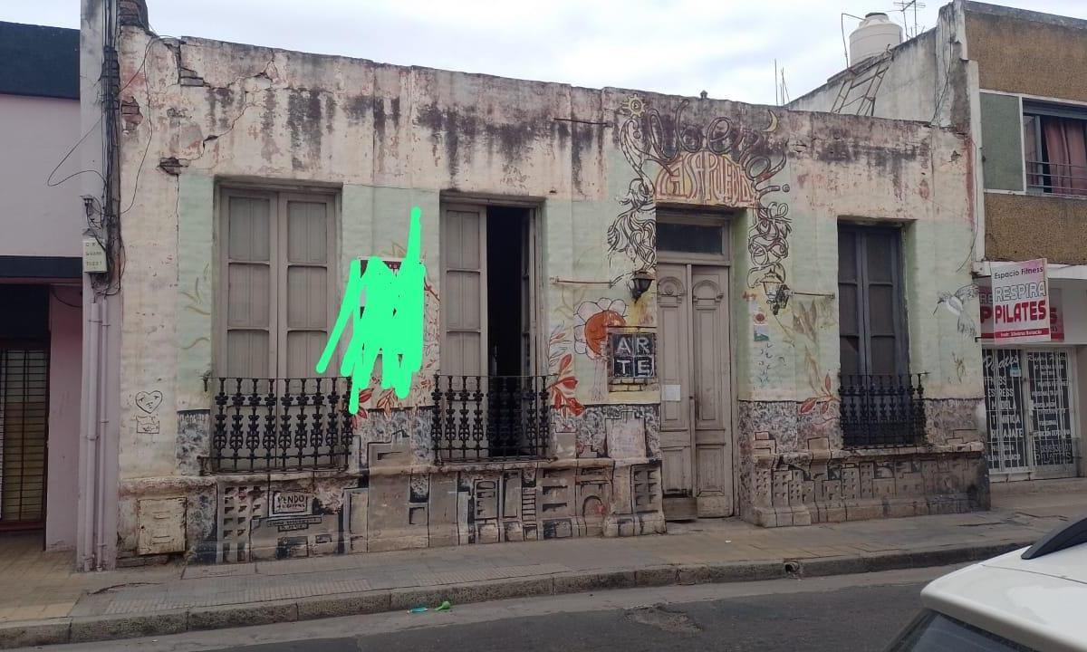 Lote a 3 cuadras de Plaza Colón y a media cuadra de Central de Policía