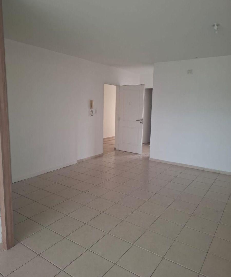 Foto de ALQUILER LOCAL / OFICINA ZONA COMERCIAL SABIN CASI RECTA MARTINOLLI, imagen 2