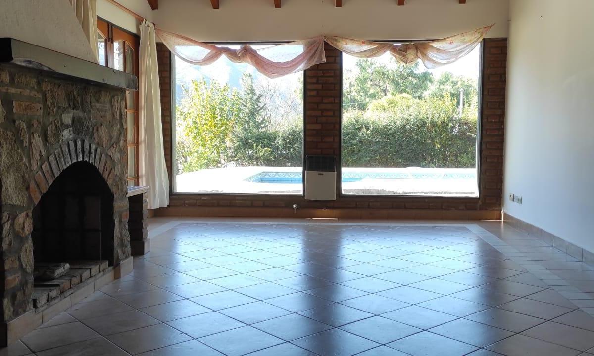 ¡Nuevo Precio! Espléndido Chalet con Local y Vista Al Cerro Uritorco (01 - 476) 4