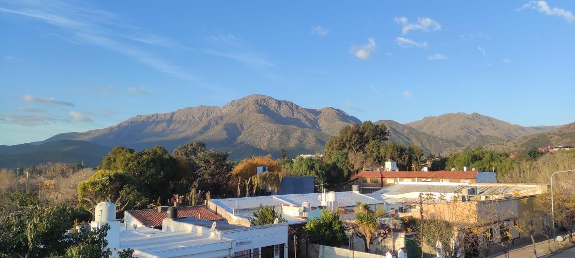 Magnífica Propiedad: Casa, Local y Dpto. B° Centro, Capilla del Monte (01 - 517) 4
