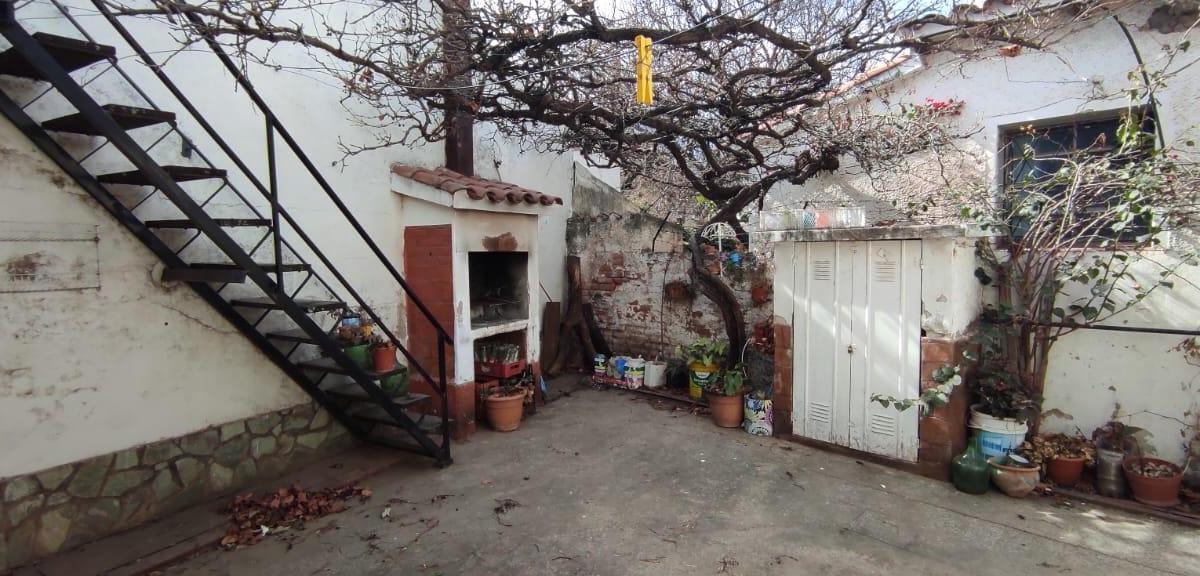 ¡Nuevo Precio! Chalet con Gas Natural a Disposición, Capilla del Monte (01 - 519) 2