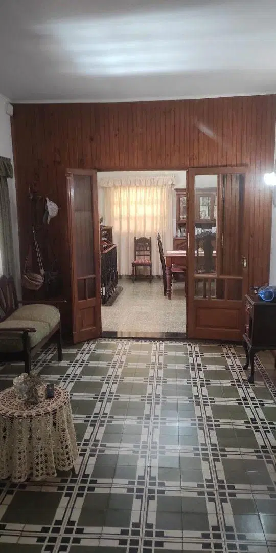Tres locales, cinco departamentos y chalet principal en Capilla del Monte, Córdoba (01-577) 5
