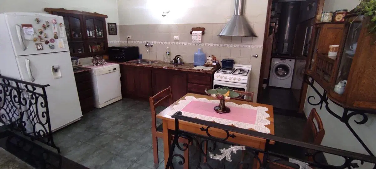 Tres locales, cinco departamentos y chalet principal en Capilla del Monte, Córdoba (01-577) 2