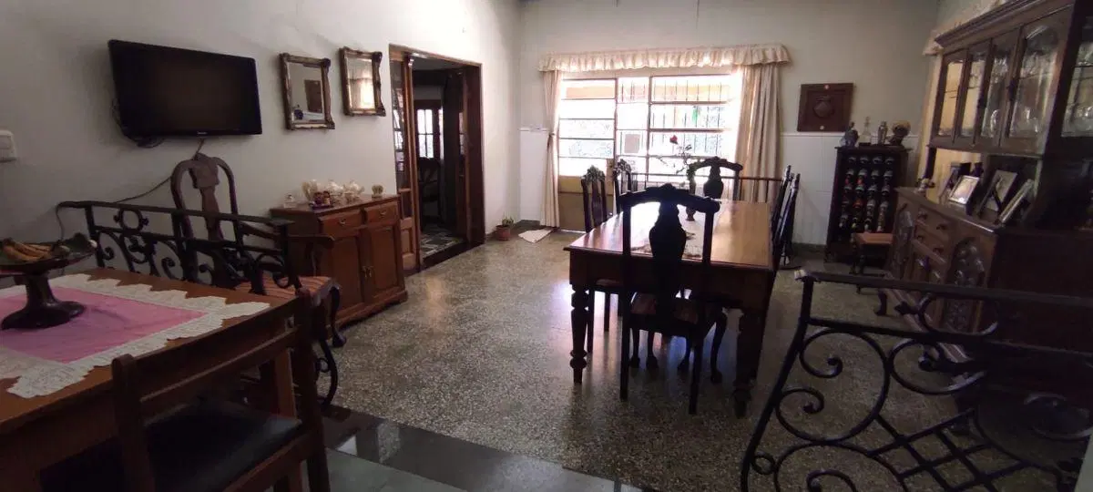 Tres locales, cinco departamentos y chalet principal en Capilla del Monte, Córdoba (01-577) 4