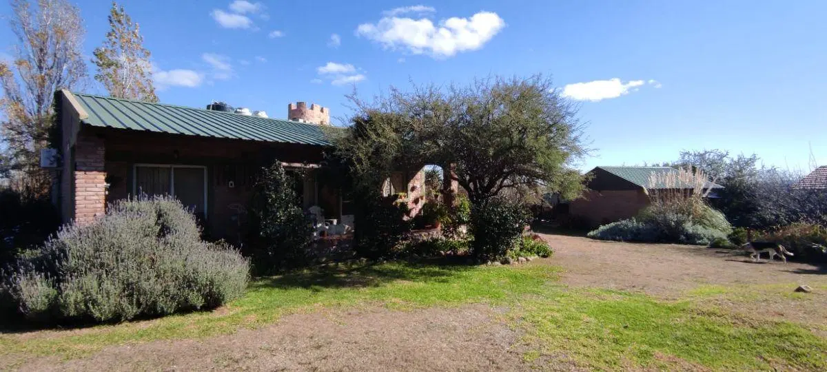 Encantador Chalet Con Casa - Cabaña Y Piscina Ubicado En B° Valenti, Capilla Del Monte (01-581) 1