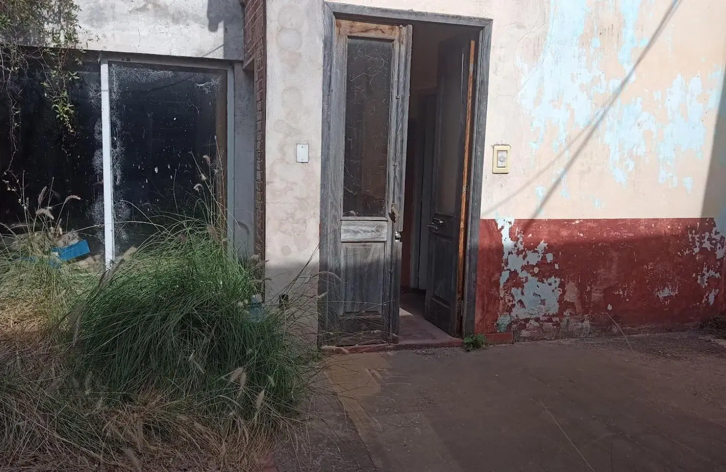 CASA EN VENTA A DEMOLER, CALLE 25 DE JUNIO No 353 2