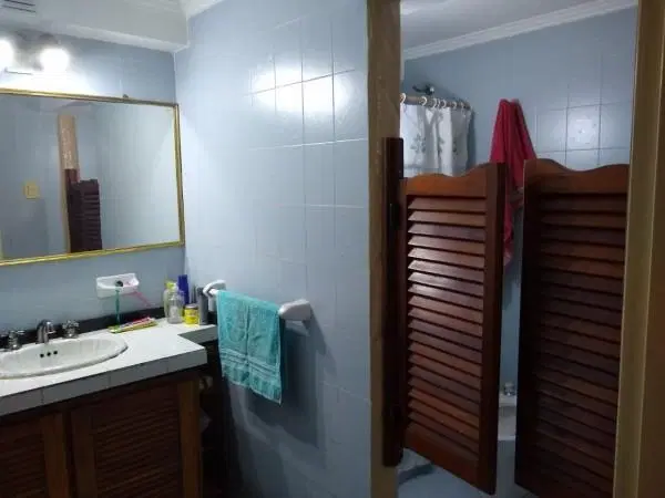 CASA EN CALLE JUAN BAEZ AL 800 4