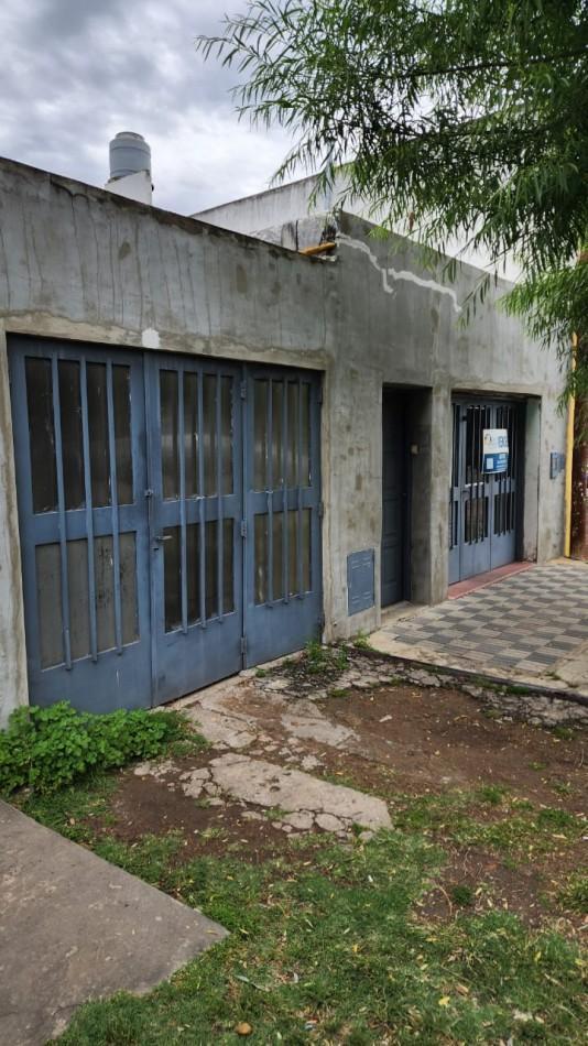 Casa en venta a reciclar  en Calle Lechiguanas! a 100 m de la Universidad Tecnologica Nacional