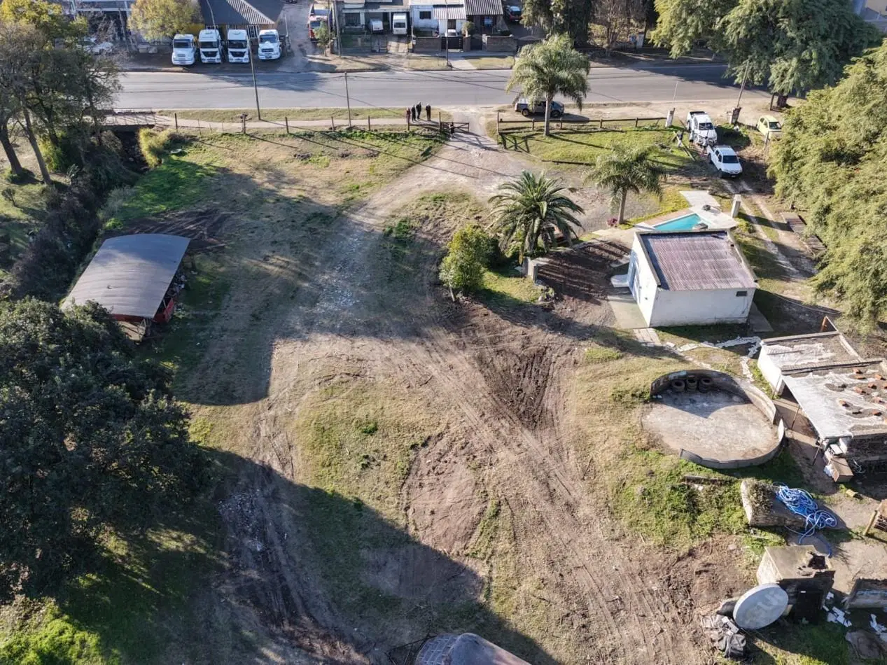 AMPLIO LOTE CON OFICINA Y DEPOSITO EN ALQUILER O VENTA EN AVENIDA ALMAFUERTE 1