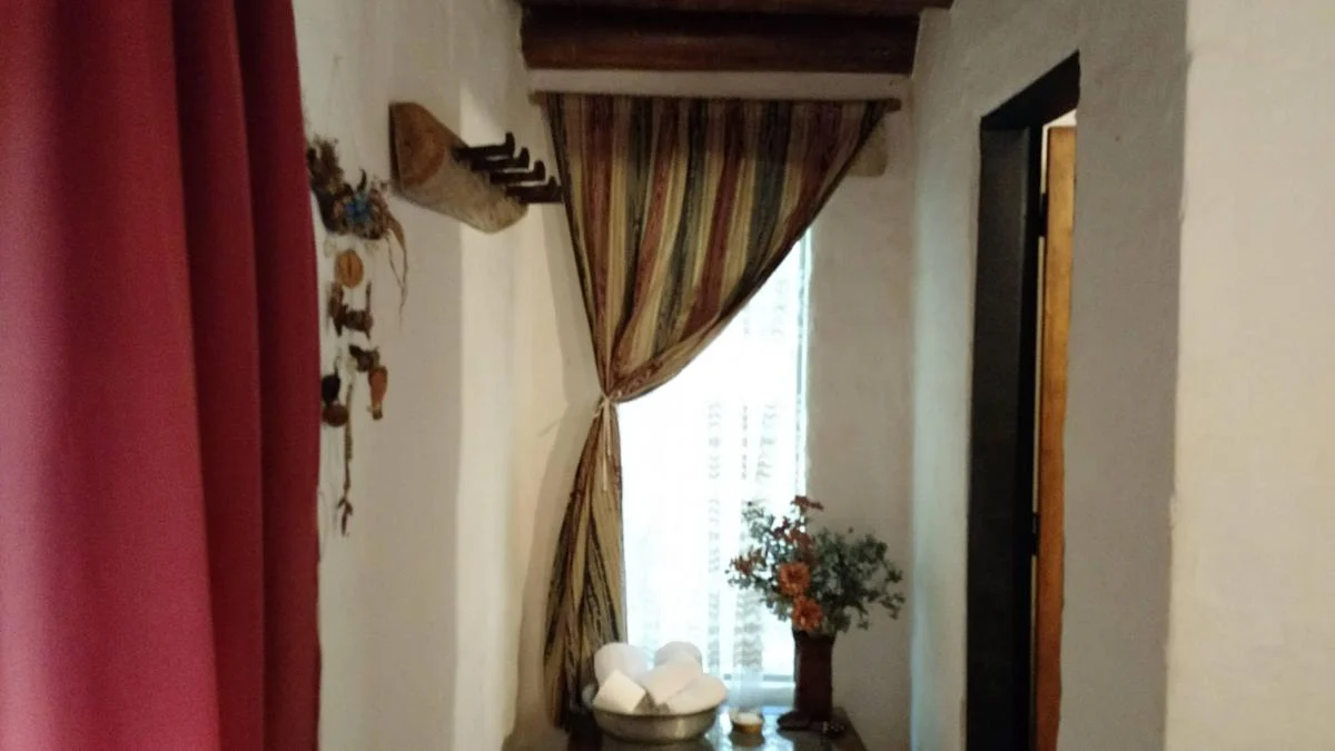 Foto de Complejo de 2 cabañas y pileta con lindas vistas en Las Calles, imagen 3