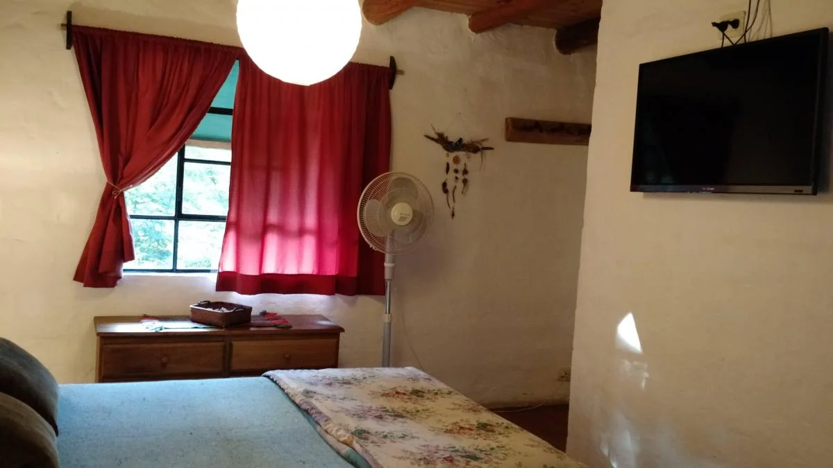 Foto de Complejo de 2 cabañas y pileta con lindas vistas en Las Calles, imagen 4