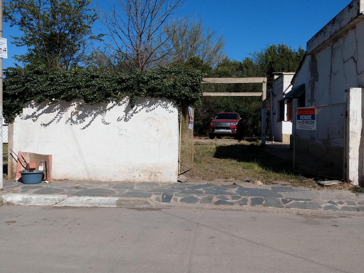 Lote Céntrico Comercial con Casa a Demoler en Cura Brochero 1