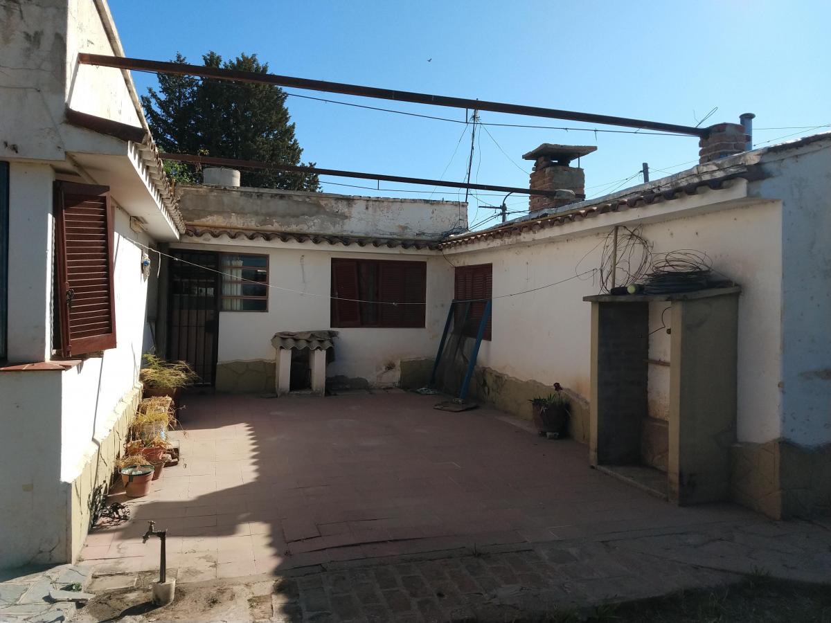 Lote Céntrico Comercial con Casa a Demoler en Cura Brochero 3