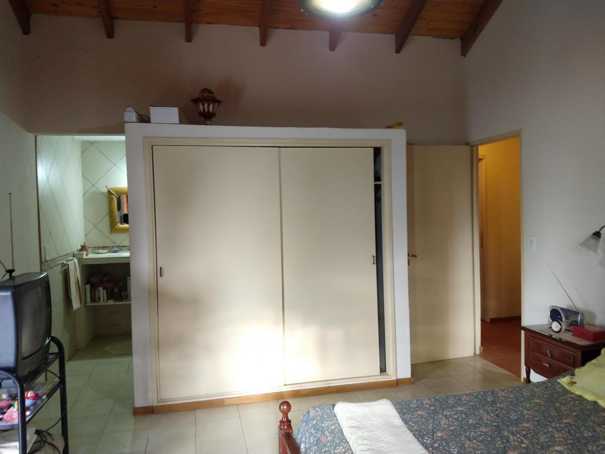 Espectacular! Chalet 2 Plantas con Piscina en Barrio Residencial de Nono 4